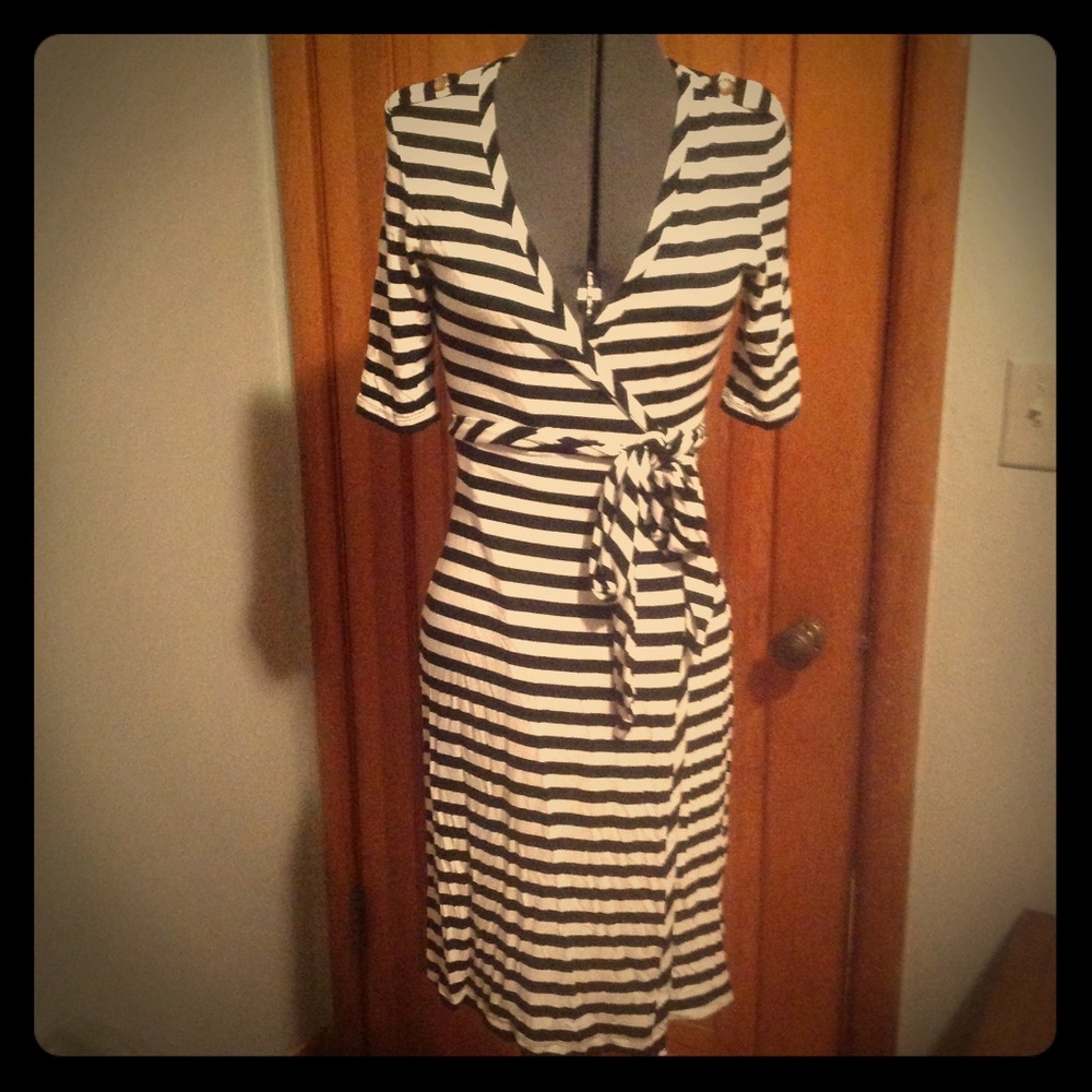 Vintage Banana Republic wrap dress XS black stripe